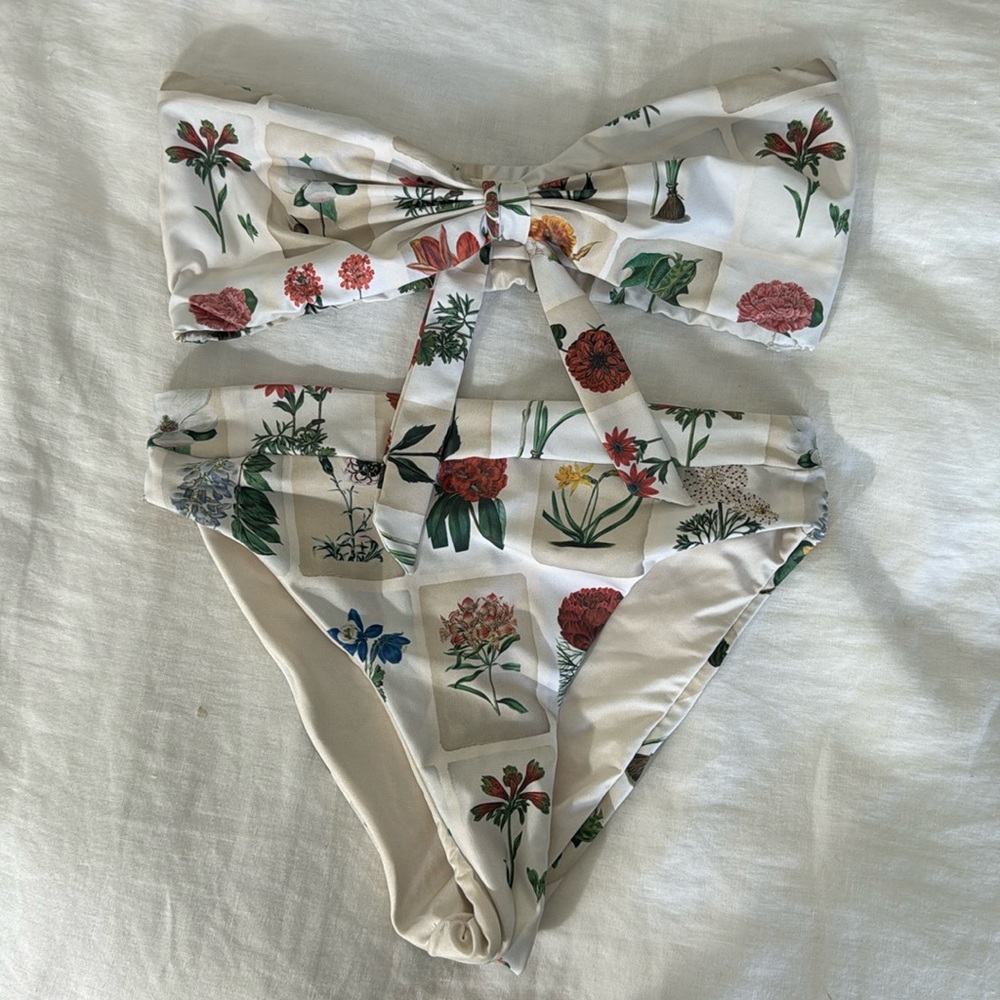 Agua Bendita Bikini